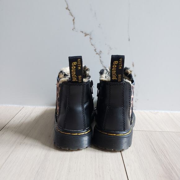 Dr Martens Chelsea Boots Girls 8 Black Leopard Faux Fur Lined Leonore 2976 - Picture 5 of 9